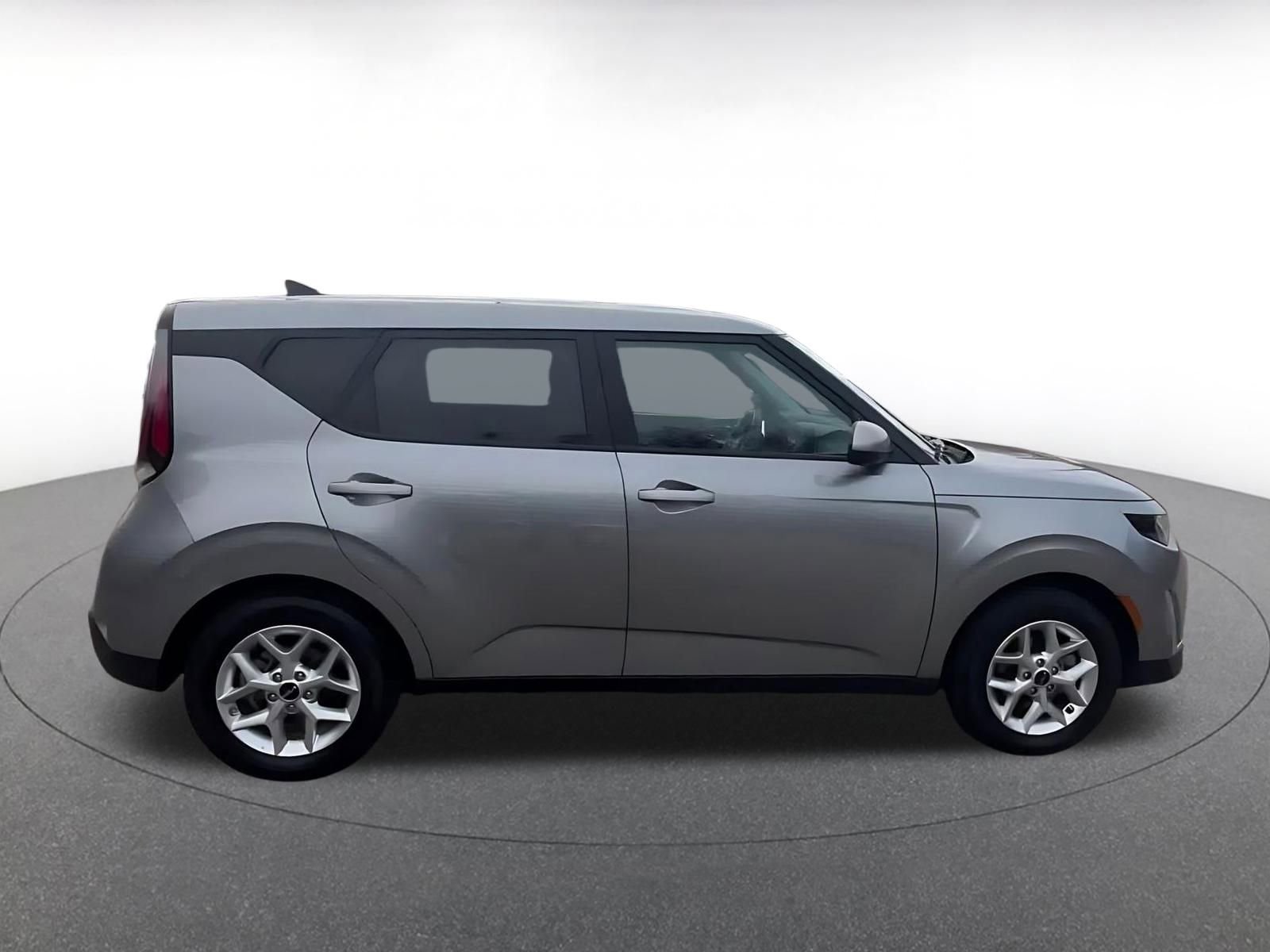 Used 2025 Kia Soul LX w/ LX Technology Package image 16