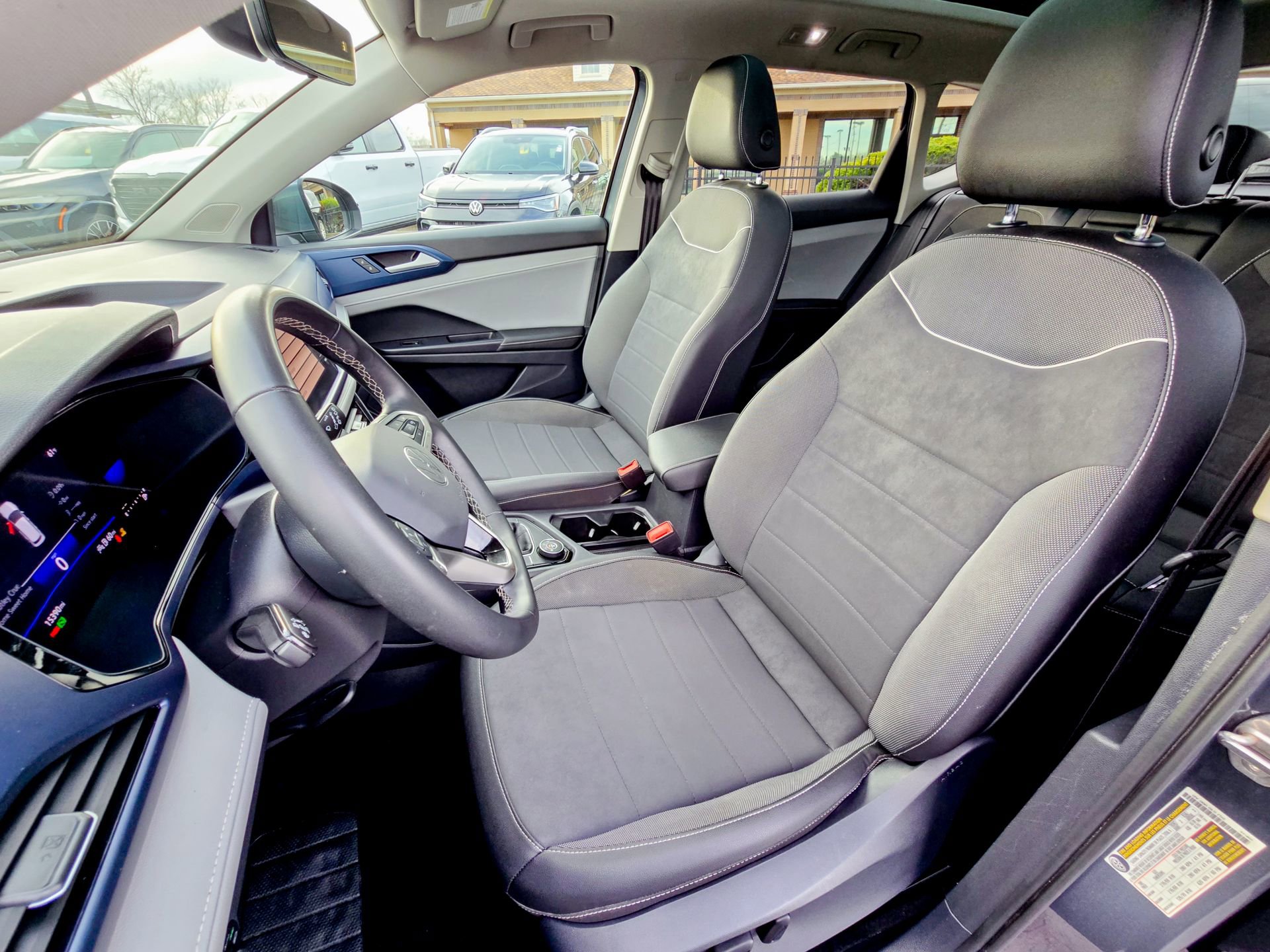 Used 2024 Volkswagen Taos SE w/ Panoramic Sunroof Package image 21