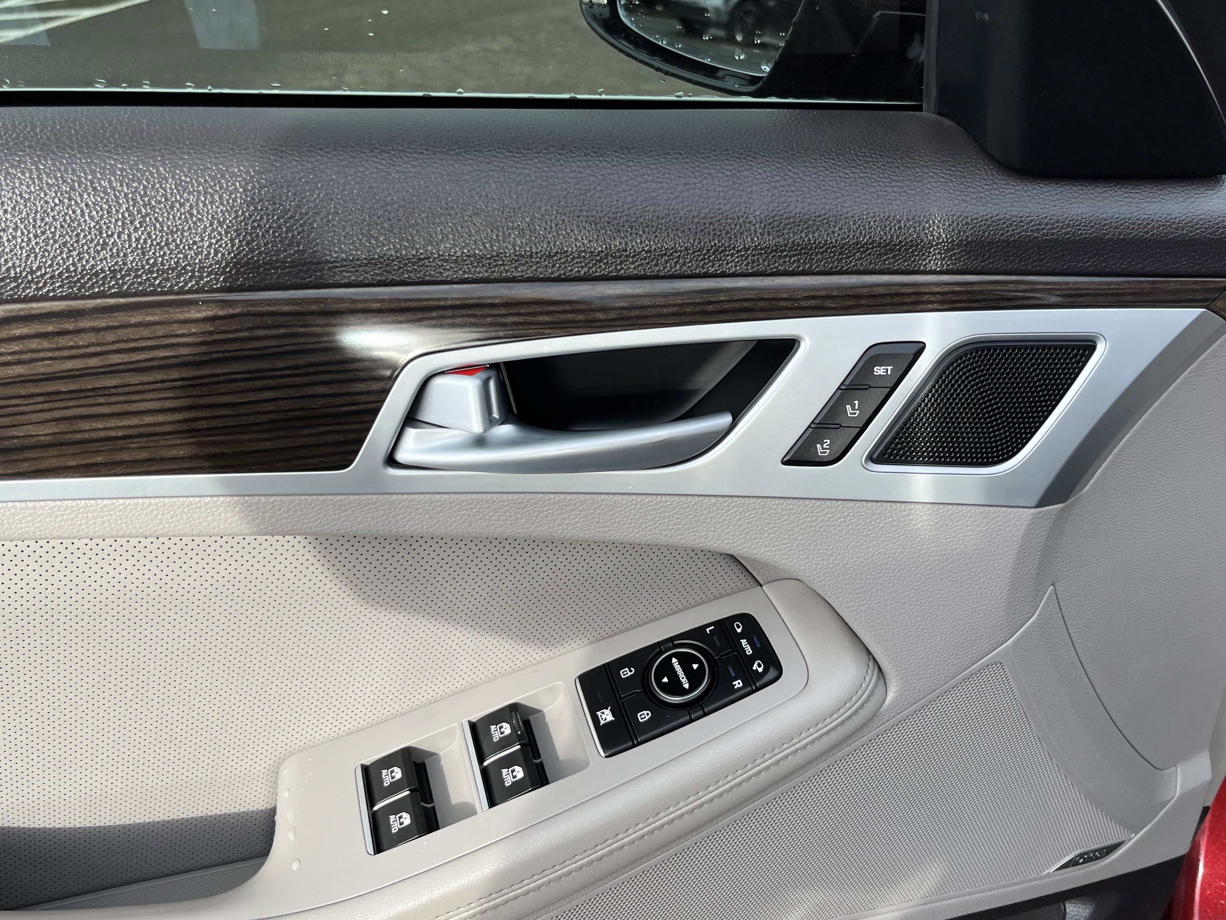 Used 2015 Hyundai Genesis 3.8 w/ Option Group 03 image 17