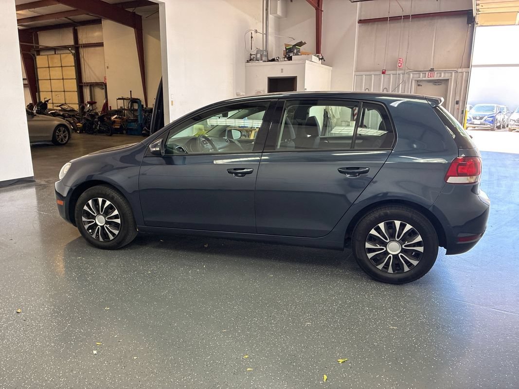 Used 2011 Volkswagen Golf 4-Door FWD image 7