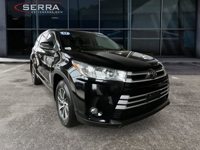 Used 2017 Toyota Highlander XLE w/ Carpet Mat Package image 4