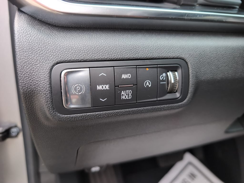 Used 2025 GMC Terrain Elevation w/ Elevation Premium Package AWD/4WD image 19