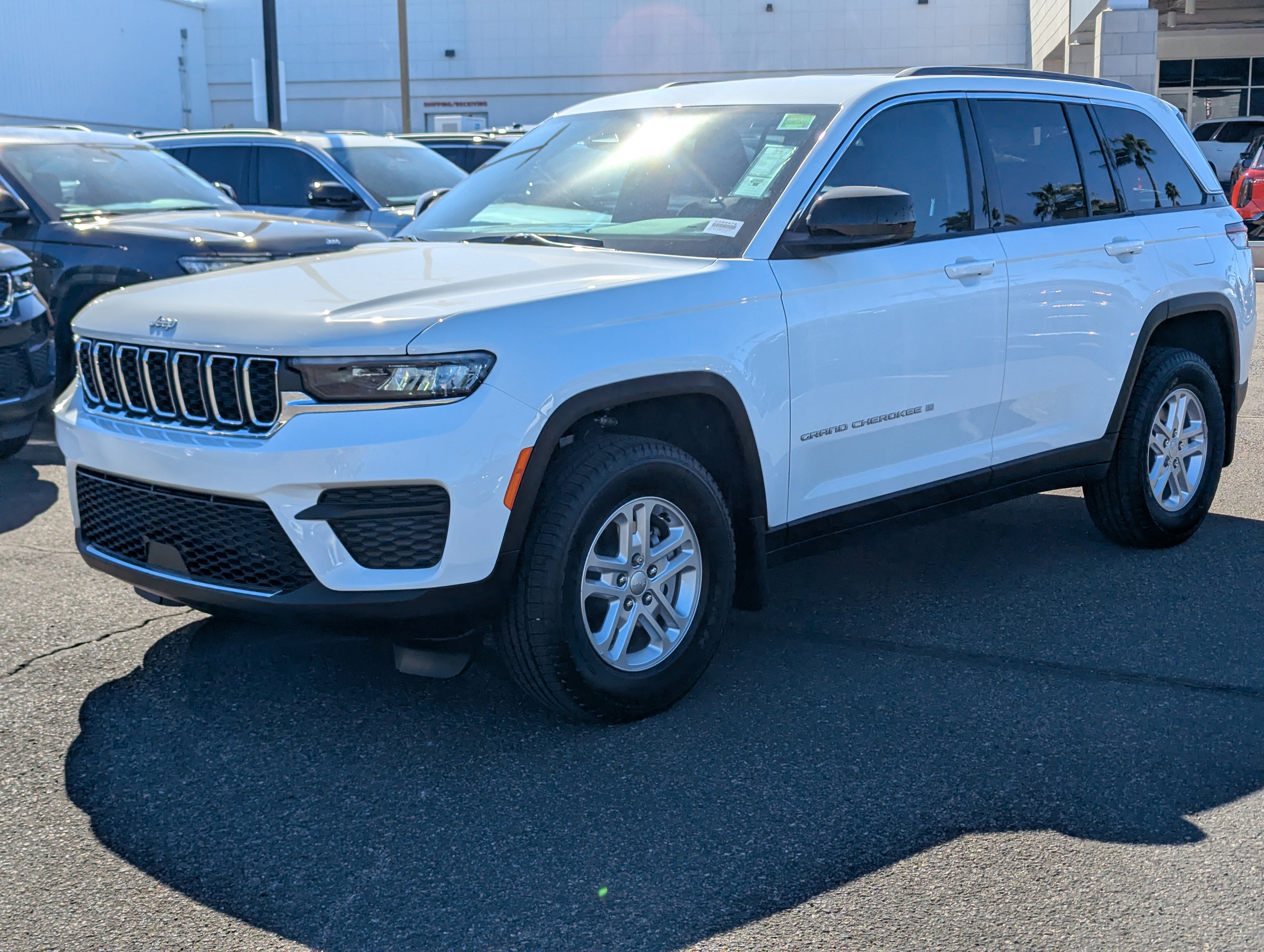 New 2025 Jeep Grand Cherokee Laredo w/ Luxury Tech Group I image 5