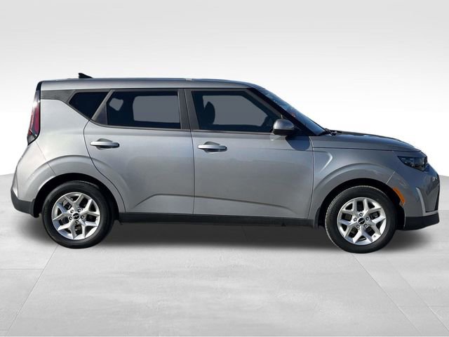 Used 2023 Kia Soul LX w/ LX Technology Package image 8