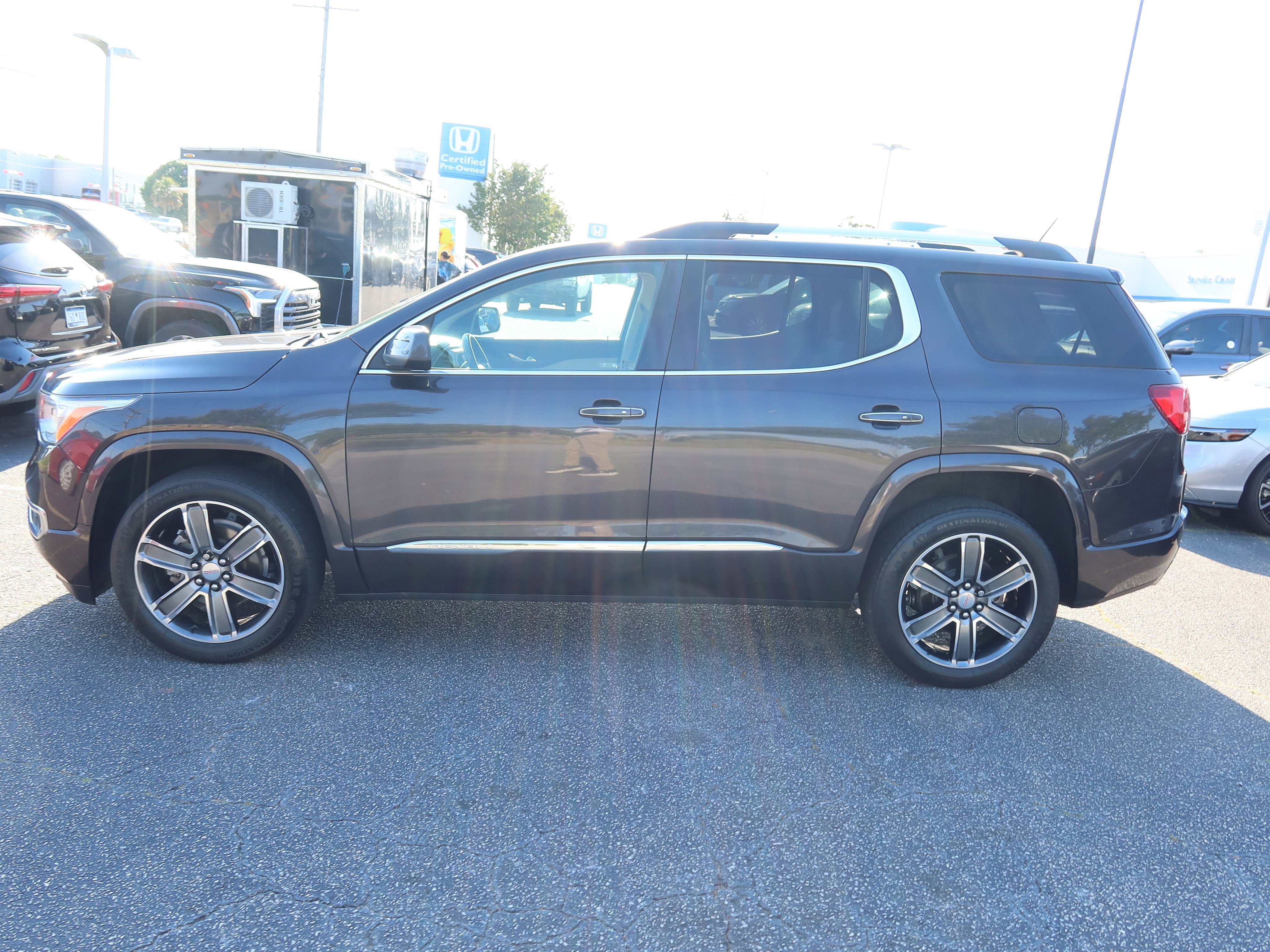 Used 2019 GMC Acadia Denali w/ Technology Package AWD/4WD image 8
