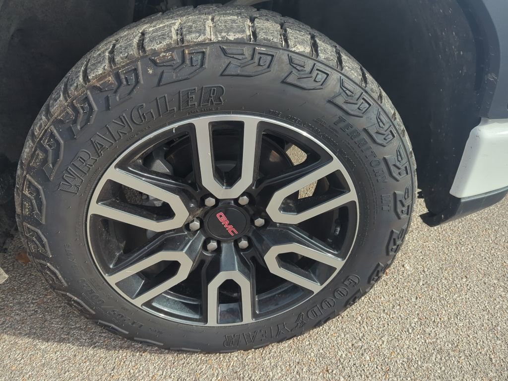 Used 2024 GMC Sierra 1500 AT4 w/ Technology Package image 9