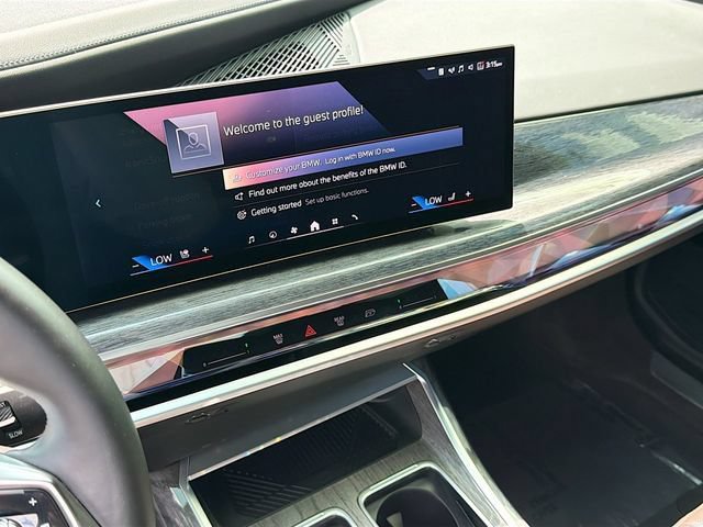 Used 2025 BMW i7 eDrive50 w/ Premium Package RWD image 27