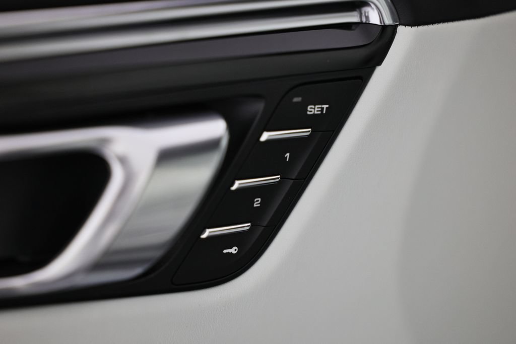 Certified 2026 Porsche Macan AWD/4WD image 20