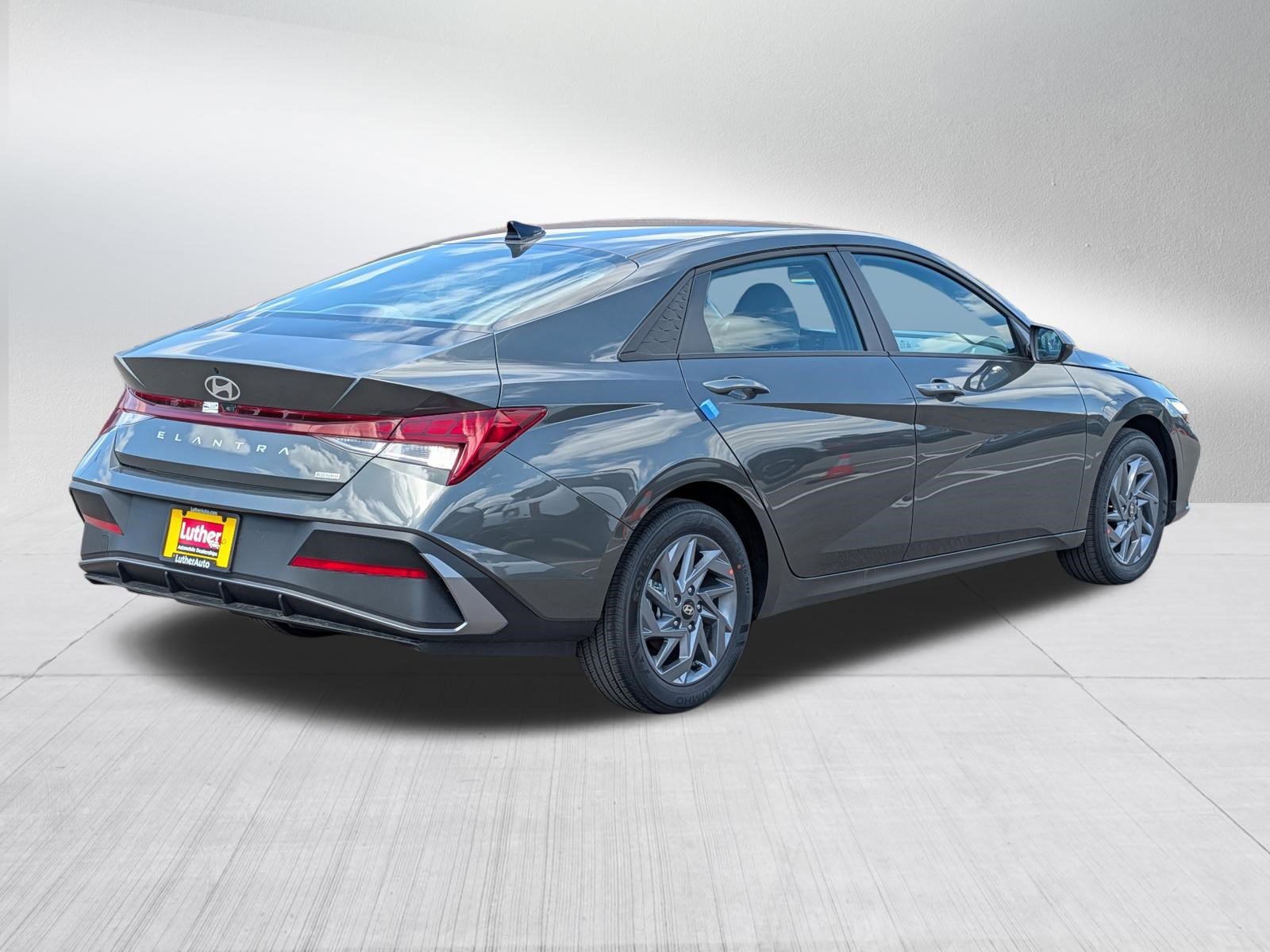 New 2026 Hyundai Elantra Hybrid FWD image 4
