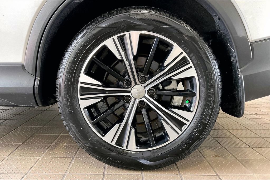 Used 2022 Mitsubishi Eclipse Cross SE image 32