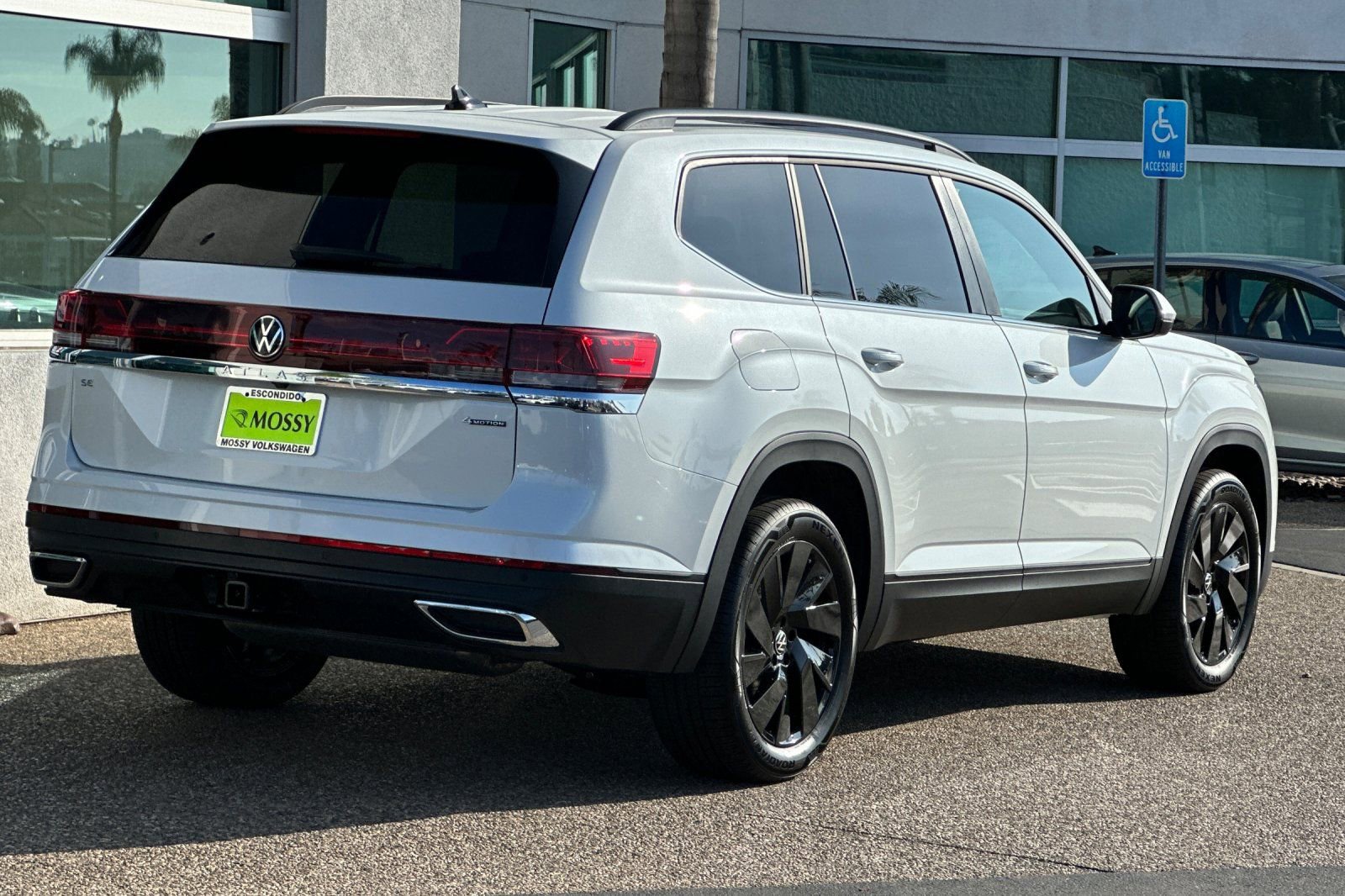 New 2026 Volkswagen Atlas SE image 4