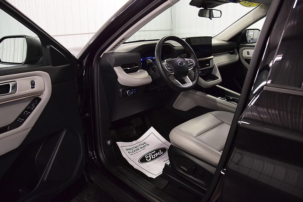 Used 2025 Ford Explorer Active w/ Active Comfort Package AWD/4WD image 15