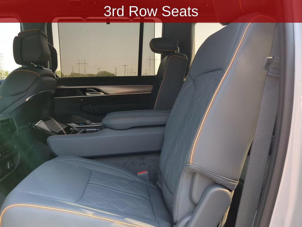 New 2023 Jeep Grand Wagoneer Series III AWD/4WD image 16