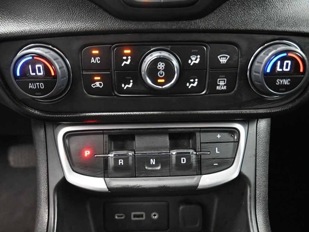 Used 2024 GMC Terrain SLE w/ Driver Convenience Package image 9