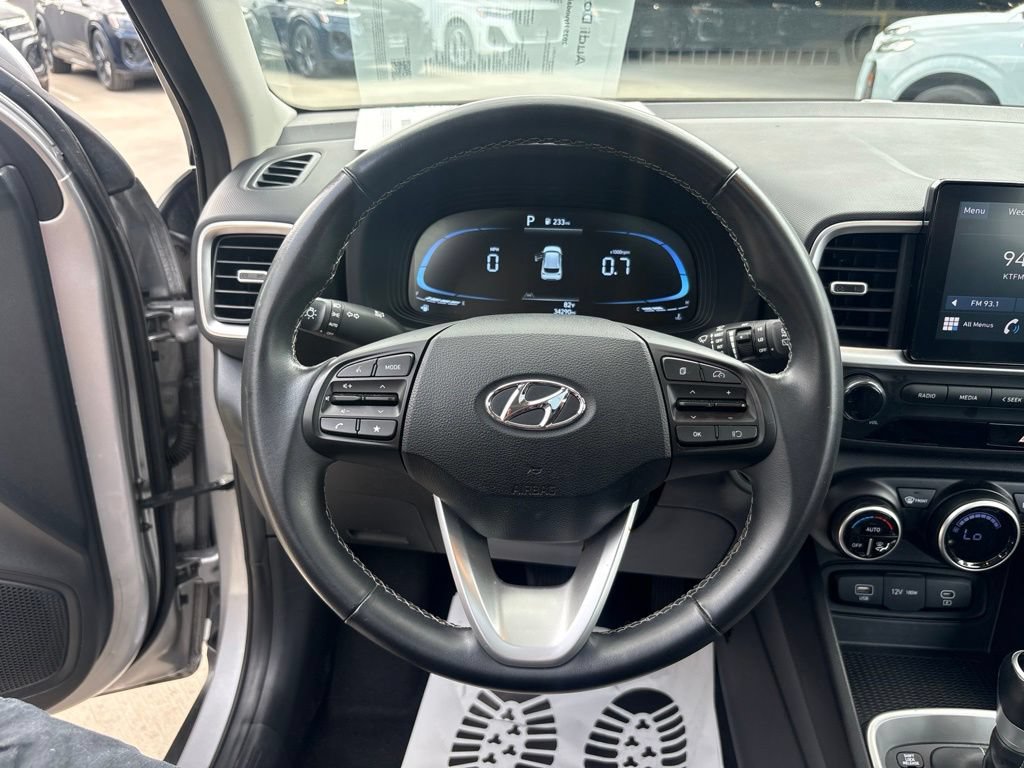 Used 2025 Hyundai Venue SEL FWD image 21