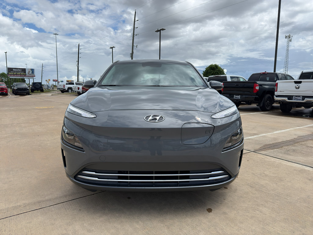 Used 2023 Hyundai Kona SEL FWD image 2