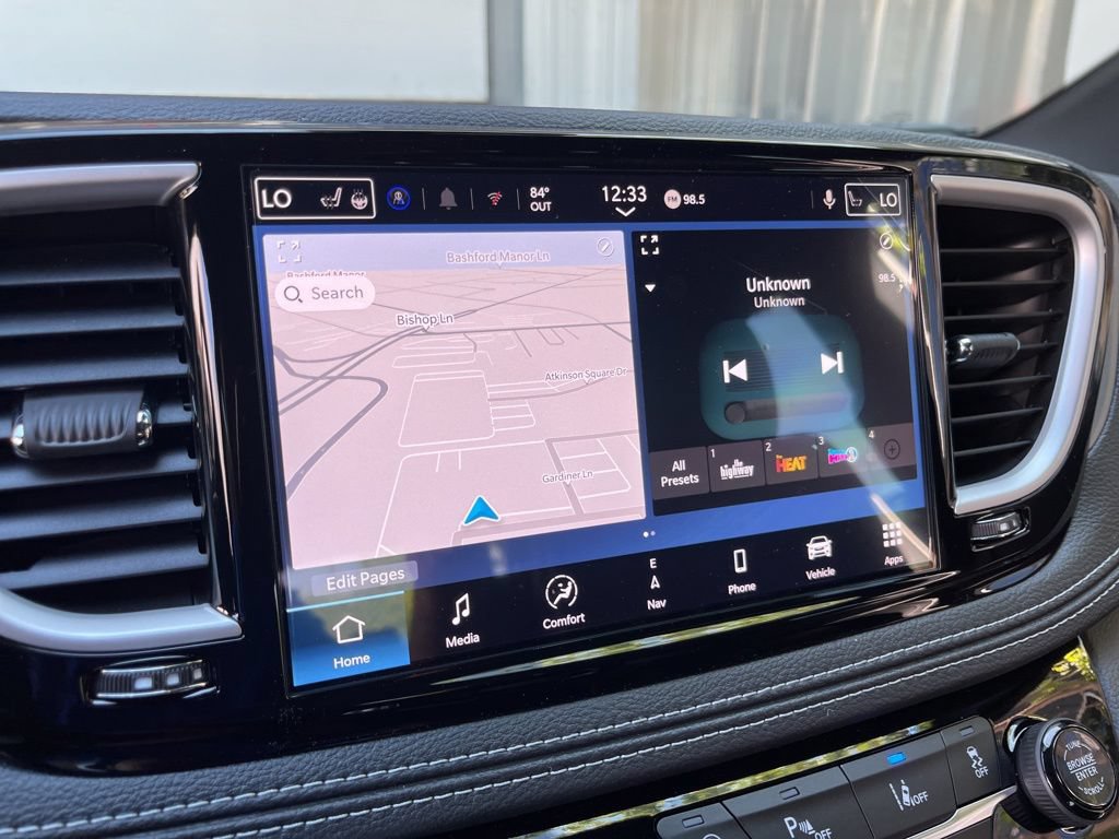 New 2027 Chrysler Pacifica Limited FWD image 34