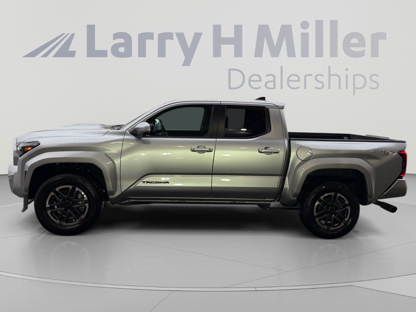 Certified 2025 Toyota Tacoma TRD Sport w/ TRD Sport Premium Package AWD/4WD image 2
