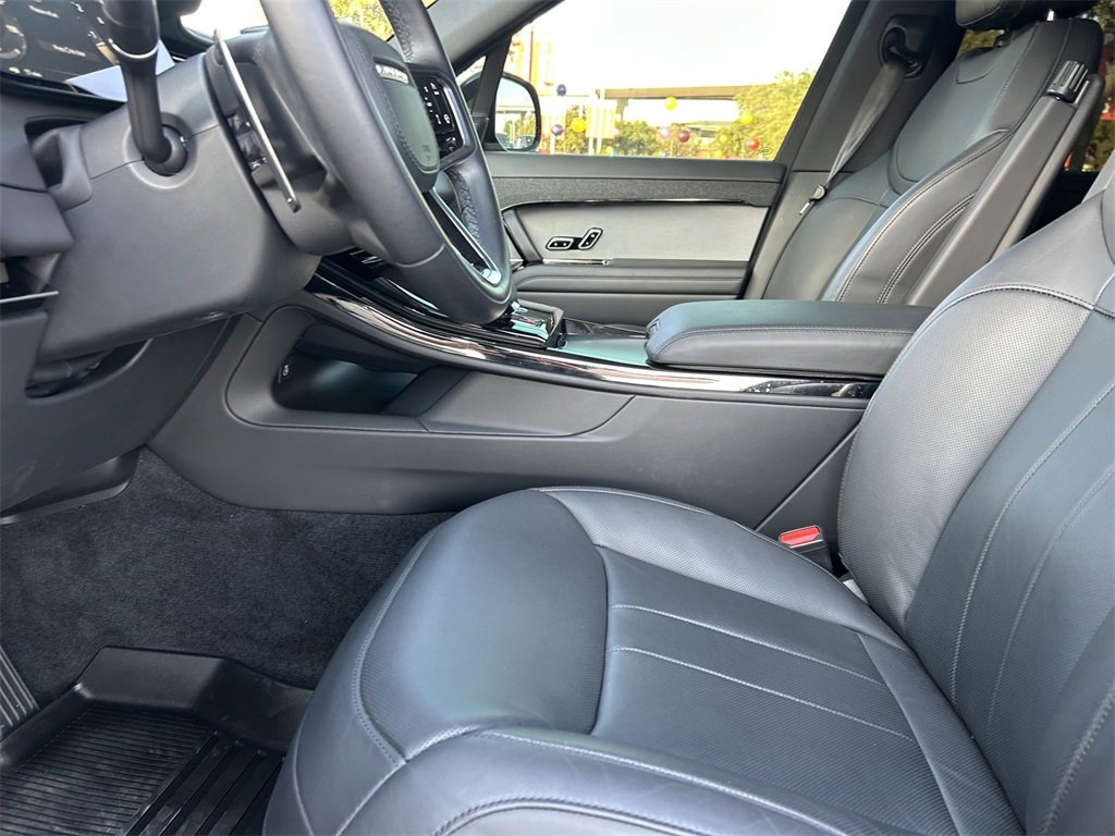 Used 2024 Land Rover Range Rover Sport SE image 11