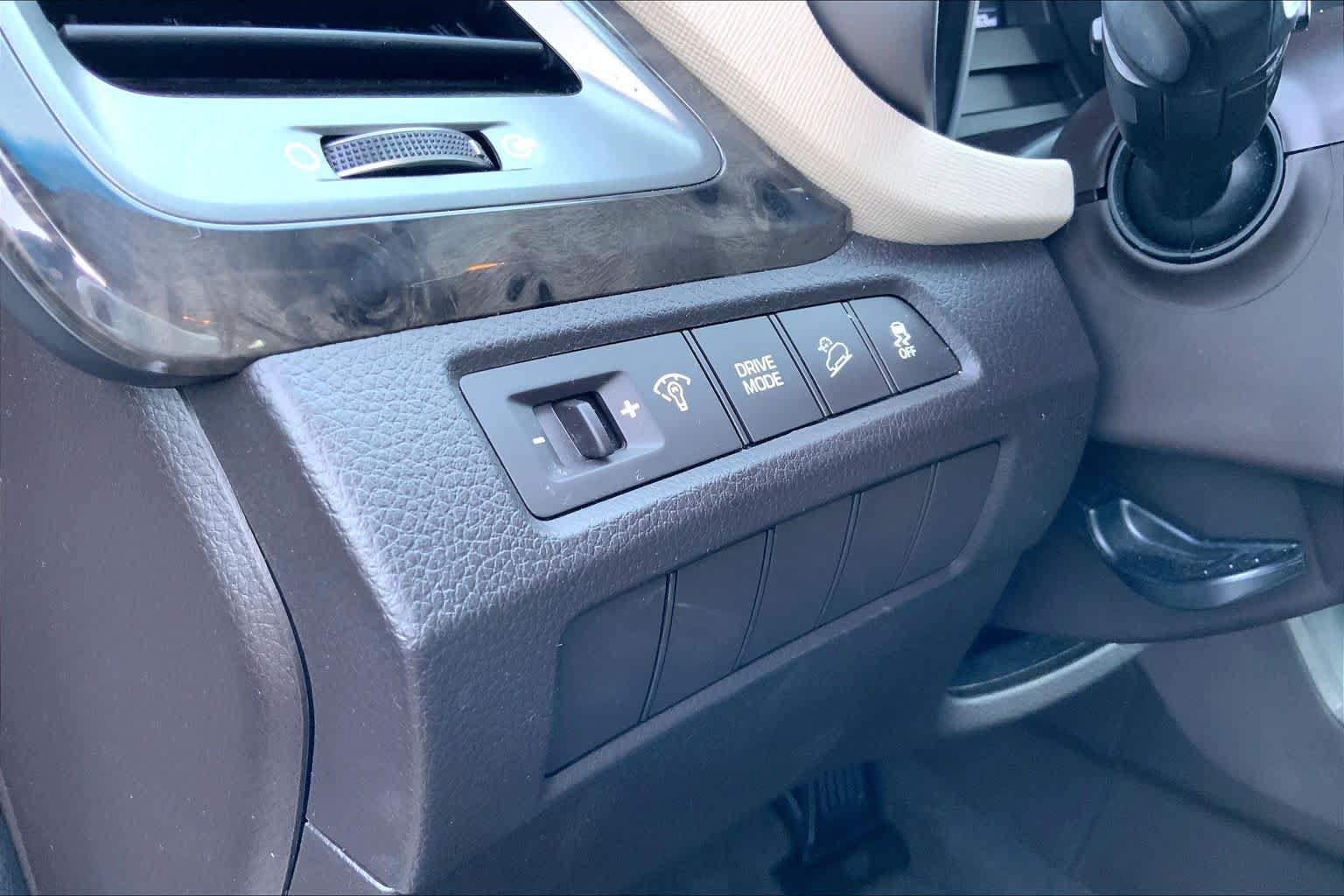 Used 2017 Hyundai Santa Fe Sport FWD image 30
