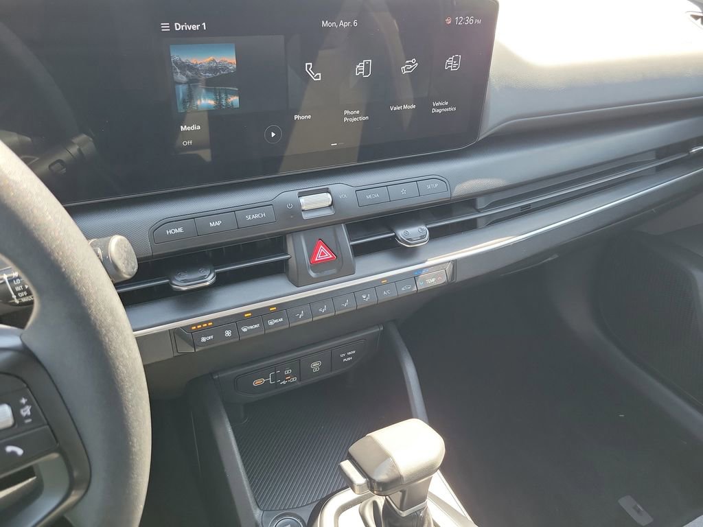 Used 2025 Kia K4 FWD image 28