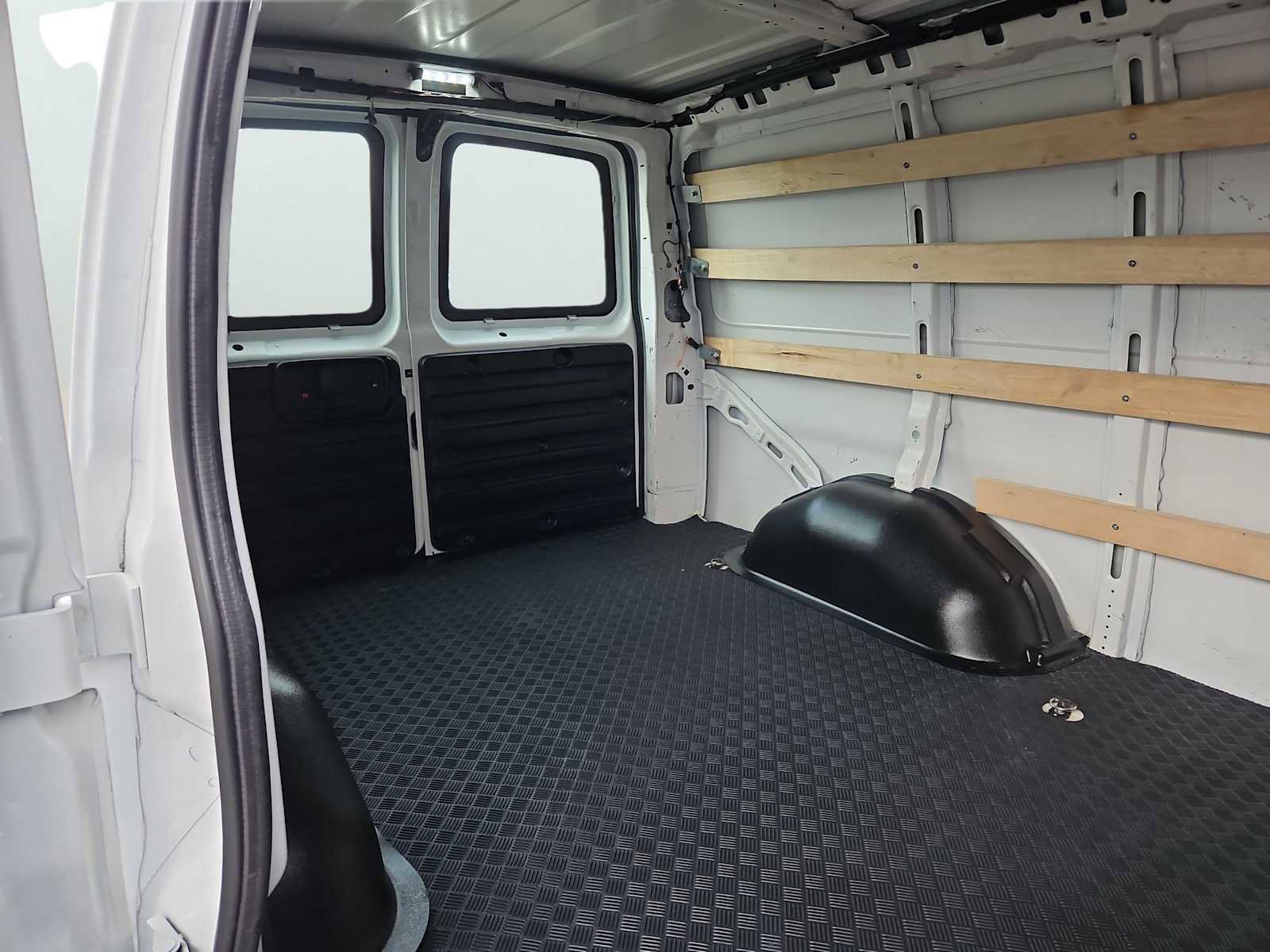 Used 2024 Chevrolet Express 2500 w/ Driver Convenience Package image 25