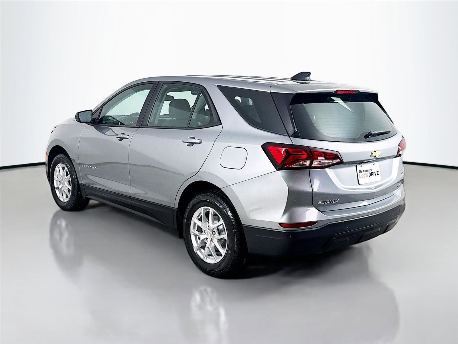 Used 2023 Chevrolet Equinox LS w/ Driver Confidence II Package AWD/4WD image 7