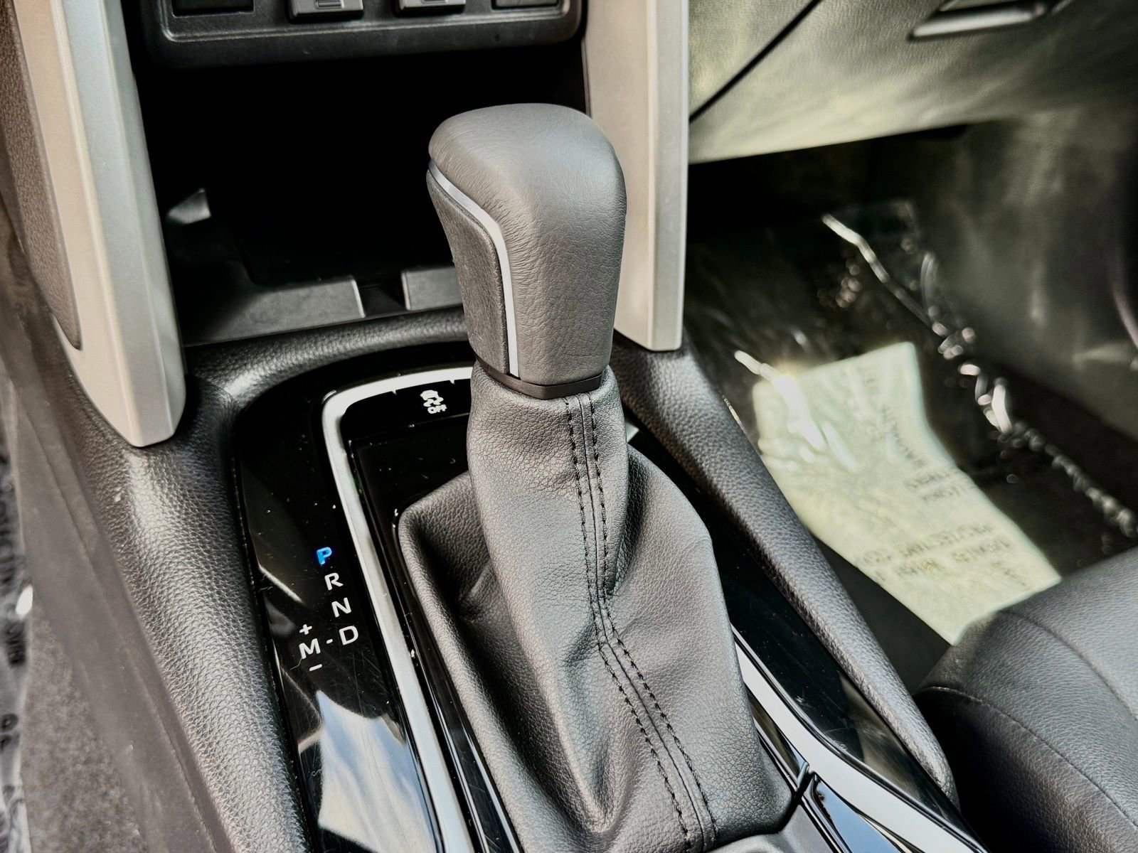 Used 2025 Toyota Corolla Cross XLE w/ Convenience Package FWD image 33
