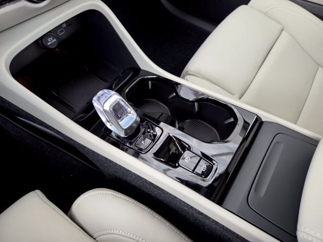 New 2026 Volvo XC40 B5 Plus w/ Protection Package Premier AWD/4WD image 25