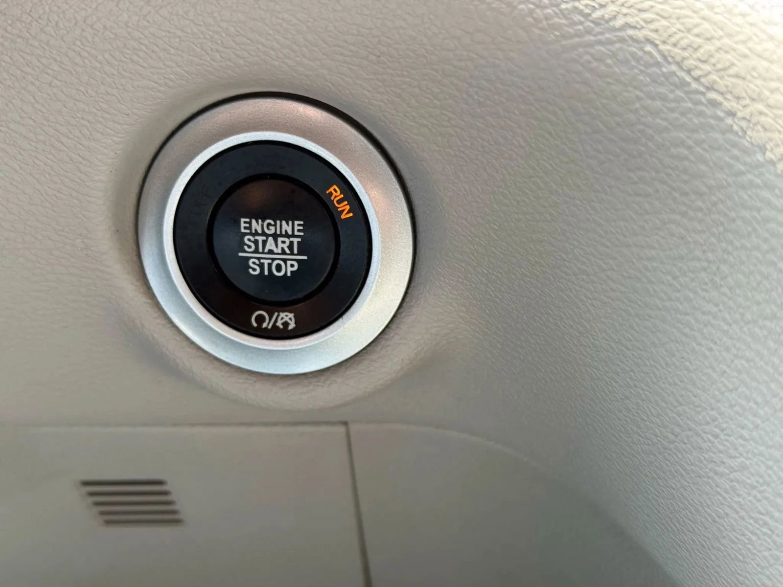 Used 2017 Chrysler Pacifica Touring-L w/ Tire & Wheel Group image 30