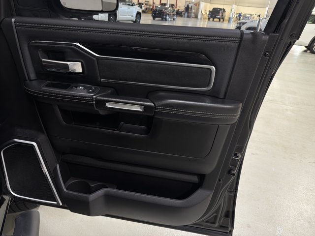 Used 2019 RAM 3500 Laramie w/ Black Appearance Package AWD/4WD image 38