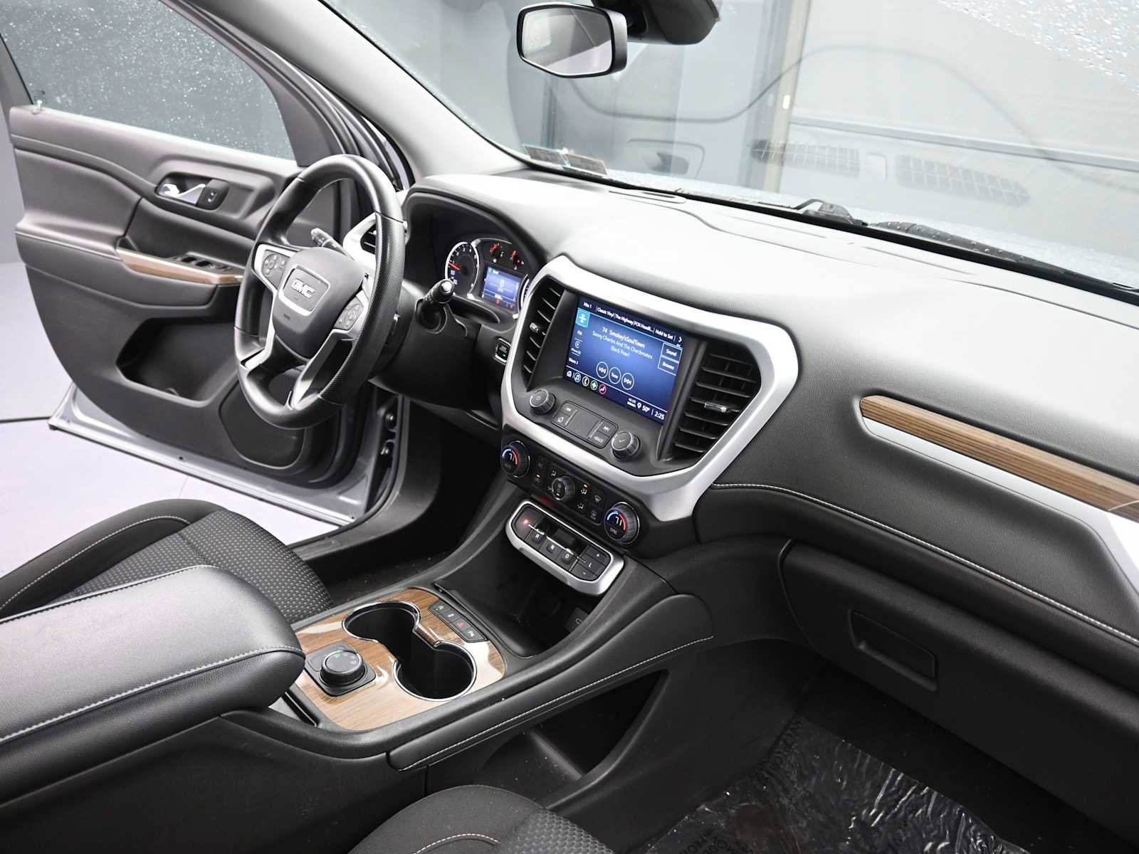 Used 2023 GMC Acadia SLE image 29