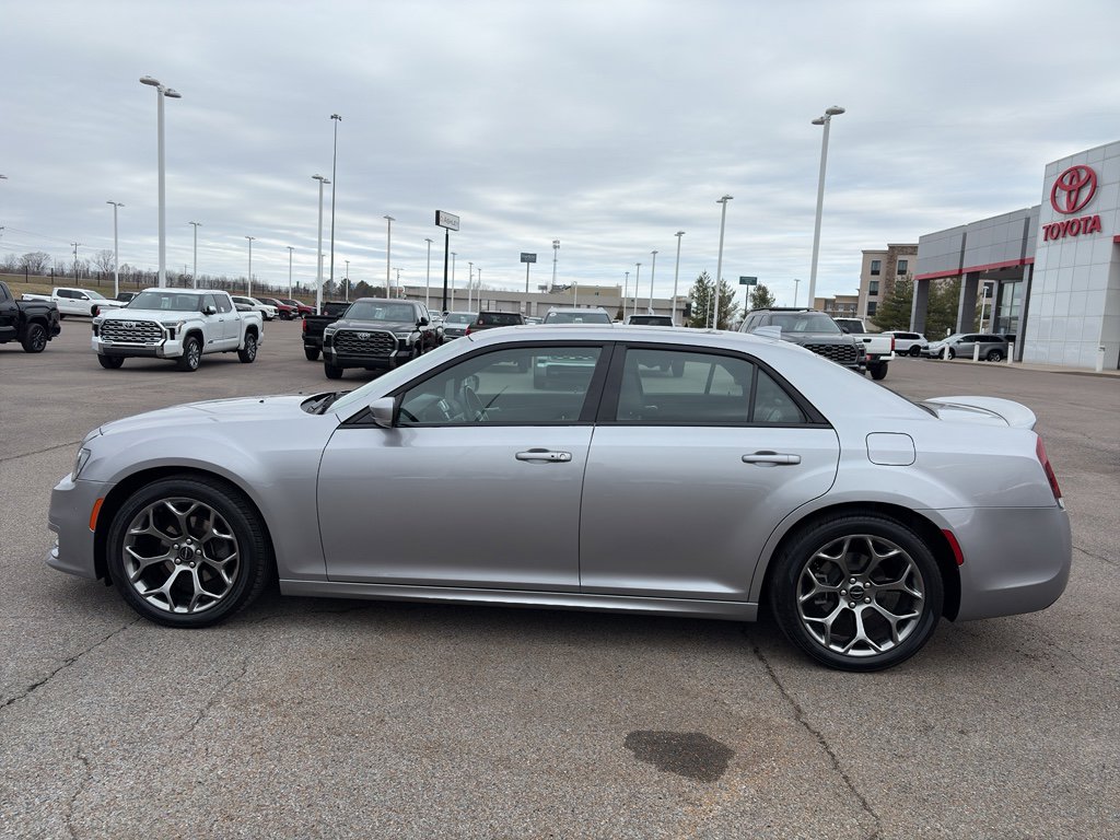 Used 2018 Chrysler 300 S w/ 300S Premium Group image 2