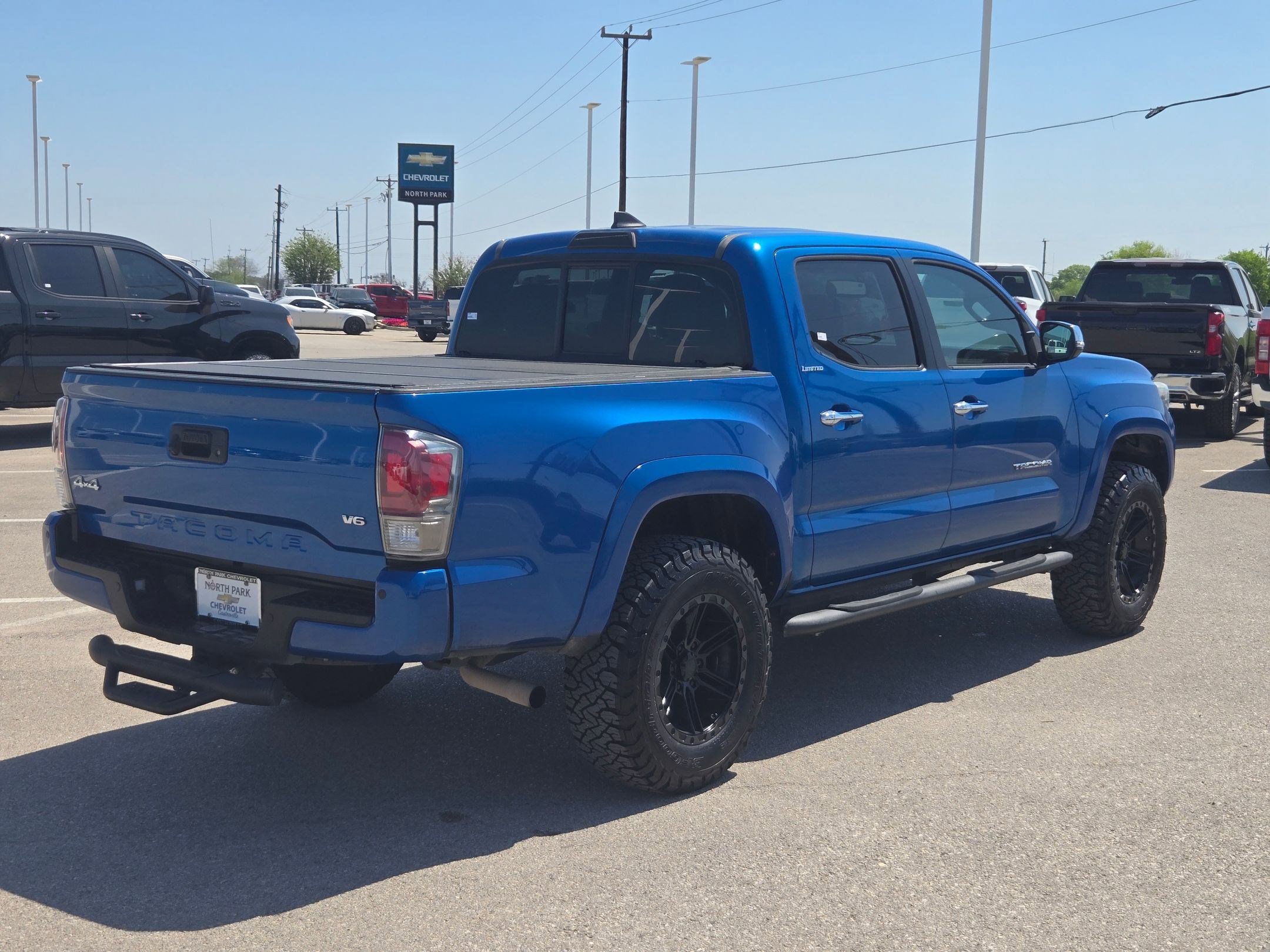 Used 2016 Toyota Tacoma Limited w/ Towing Package image 3