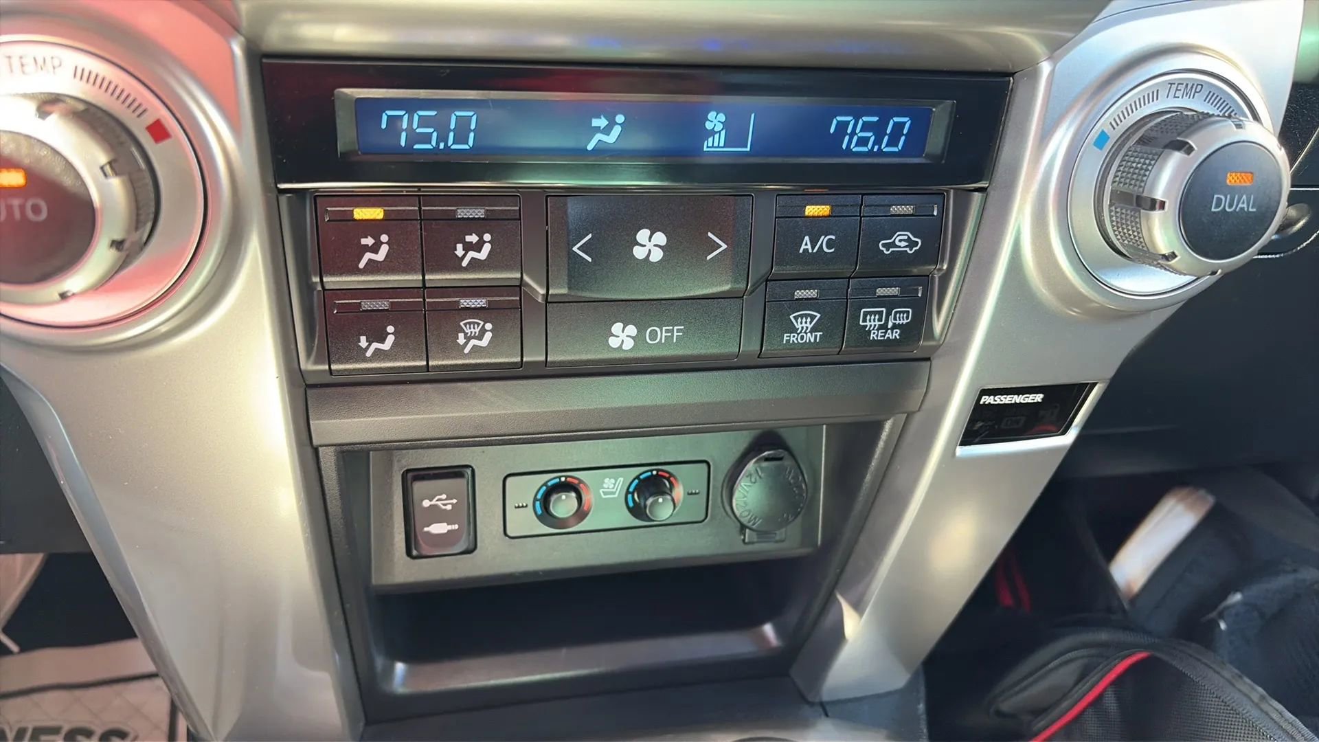 Used 2014 Toyota 4Runner Limited image 35