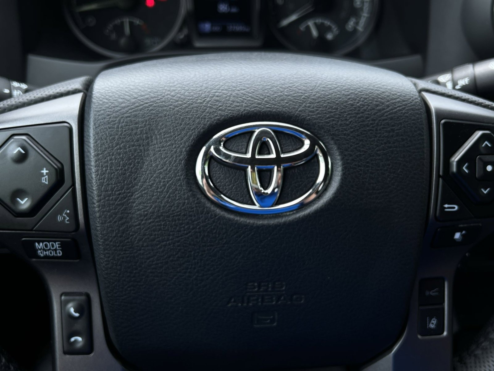 Used 2023 Toyota Tacoma TRD Off-Road AWD/4WD image 38