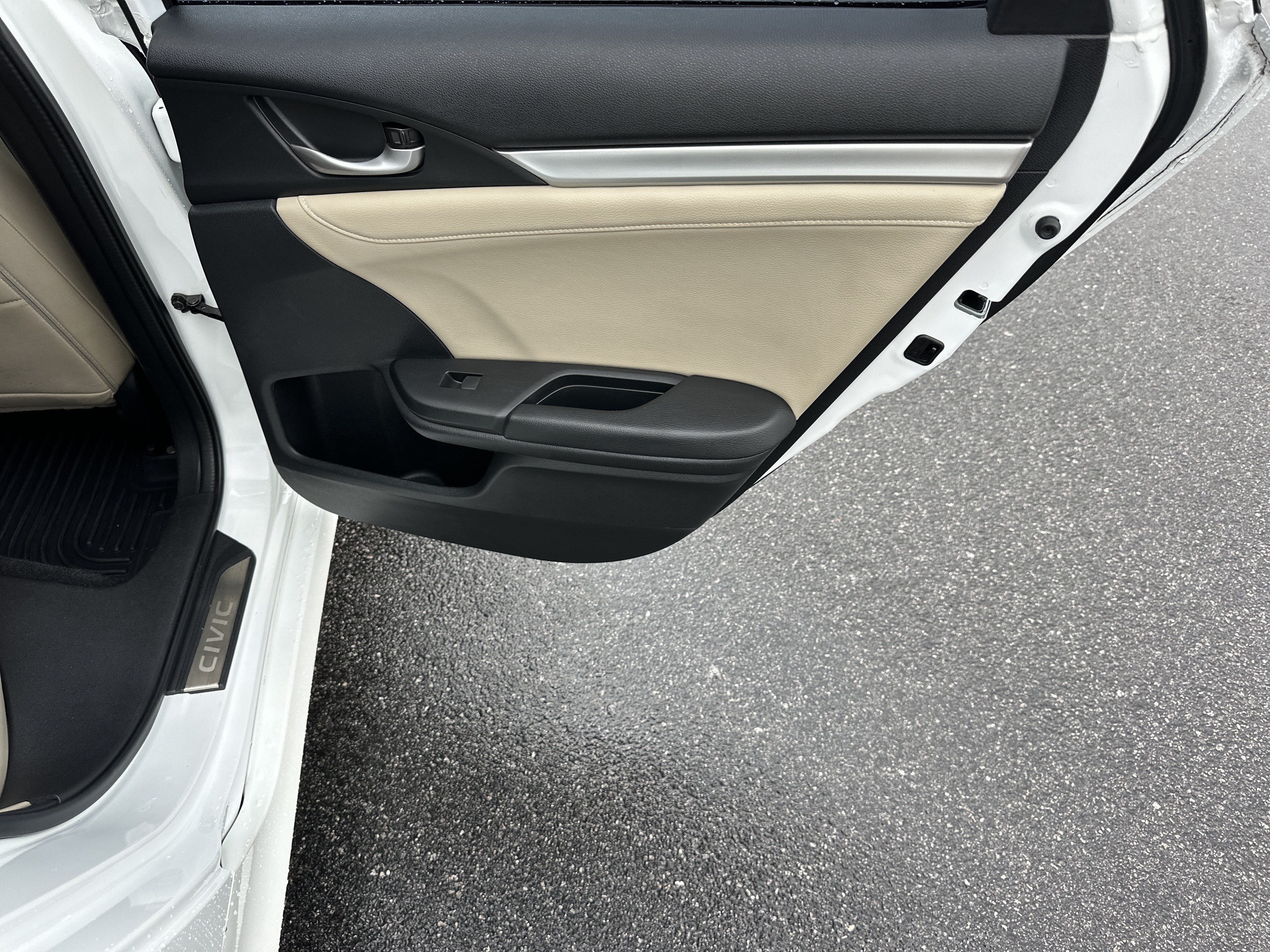 Used 2016 Honda Civic Touring image 18