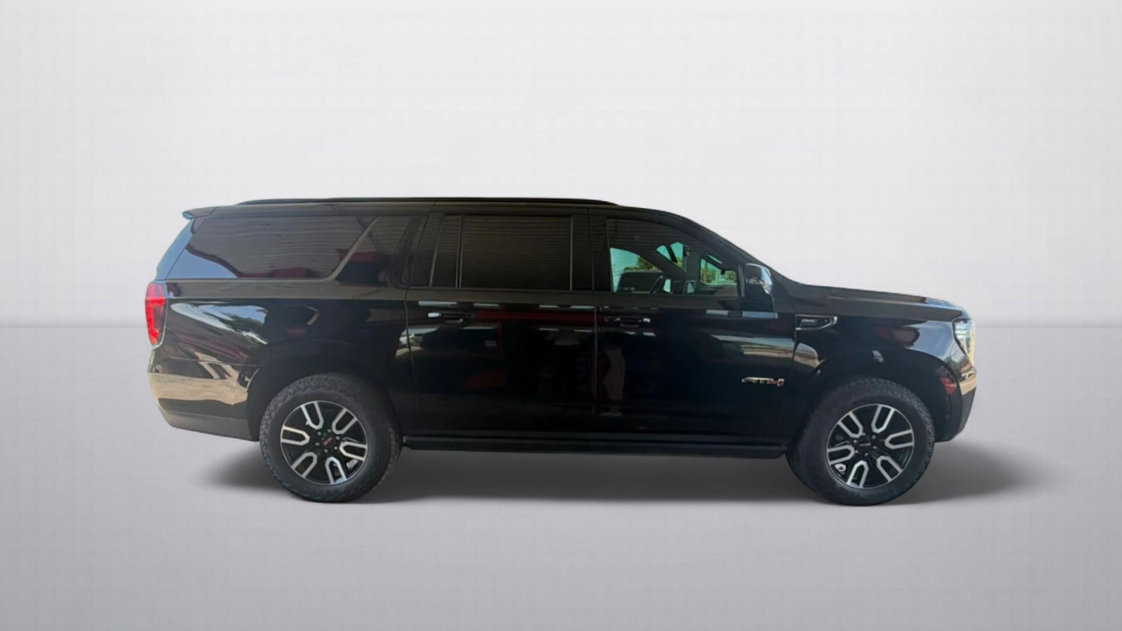 Used 2022 GMC Yukon XL AT4 w/ Max Trailering Package AWD/4WD image 4