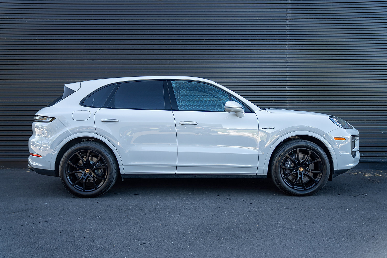 Certified 2025 Porsche Cayenne E-Hybrid AWD/4WD image 28