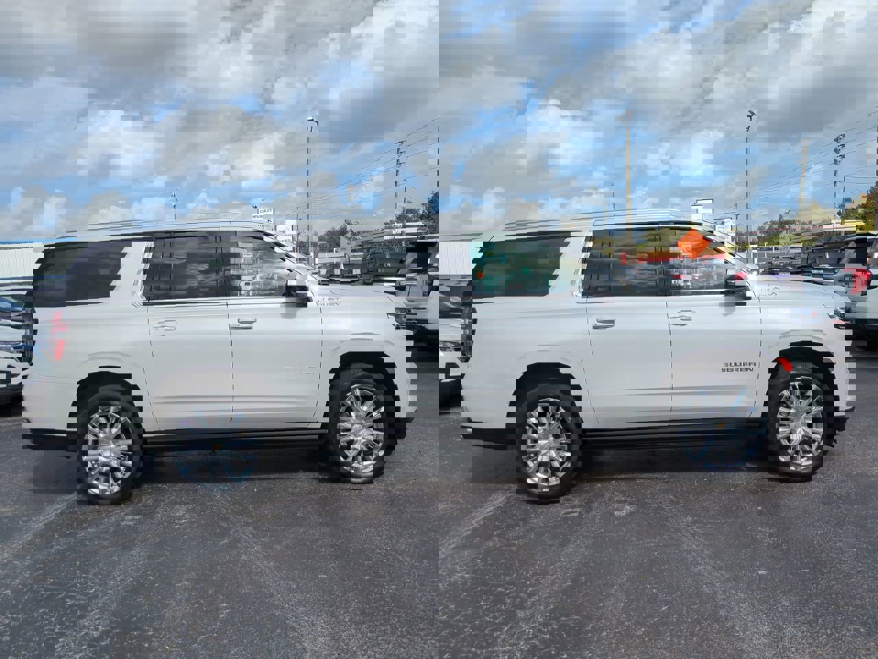 Used 2021 Chevrolet Suburban High Country w/ Premium Package image 3