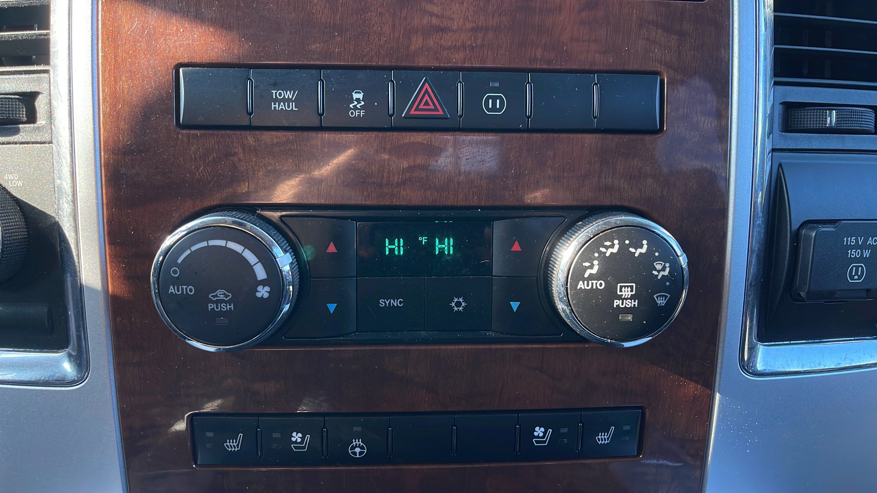 Used 2012 RAM 1500 Laramie AWD/4WD image 16