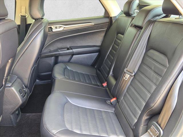 Used 2017 Ford Fusion SE w/ Fusion SE Technology Package FWD image 16