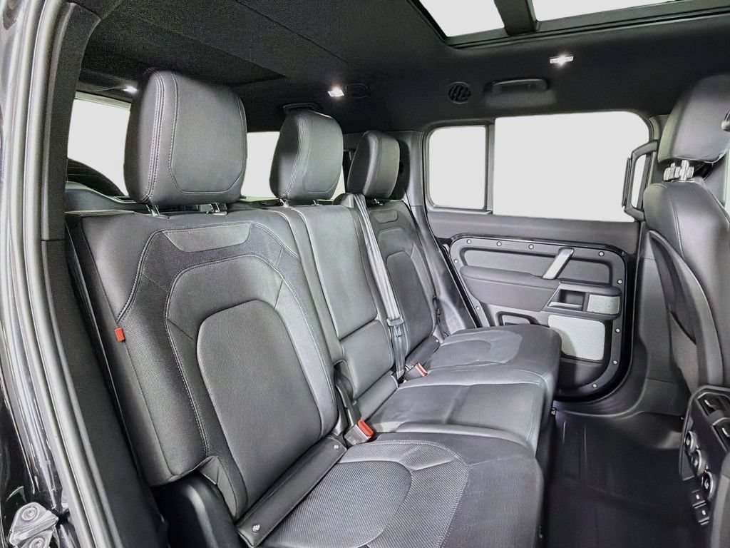 Certified 2023 Land Rover Defender 130 X-Dynamic SE AWD/4WD image 29