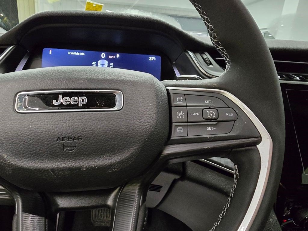 New 2025 Jeep Grand Cherokee Laredo w/ Luxury Tech Group I RWD image 18