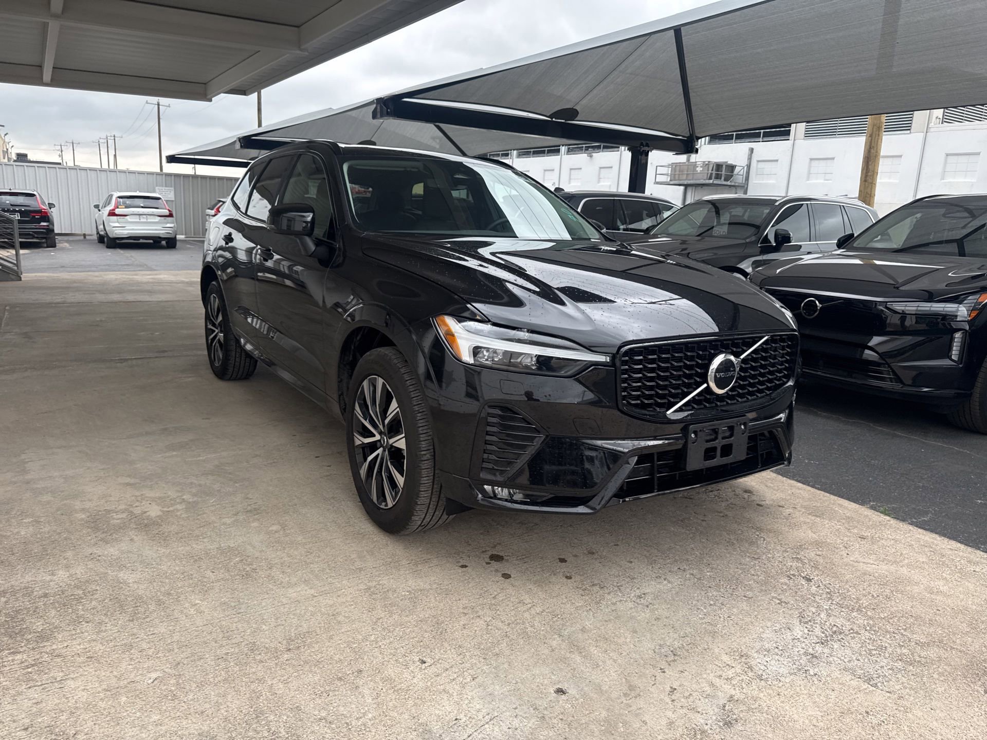 Certified 2025 Volvo XC60 B5 Core AWD/4WD image 3
