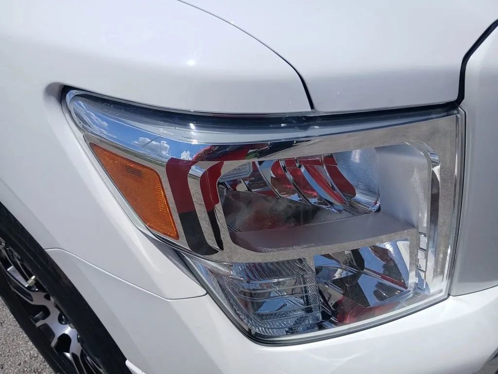 Used 2022 Nissan Titan SV w/ SV Convenience Package image 28