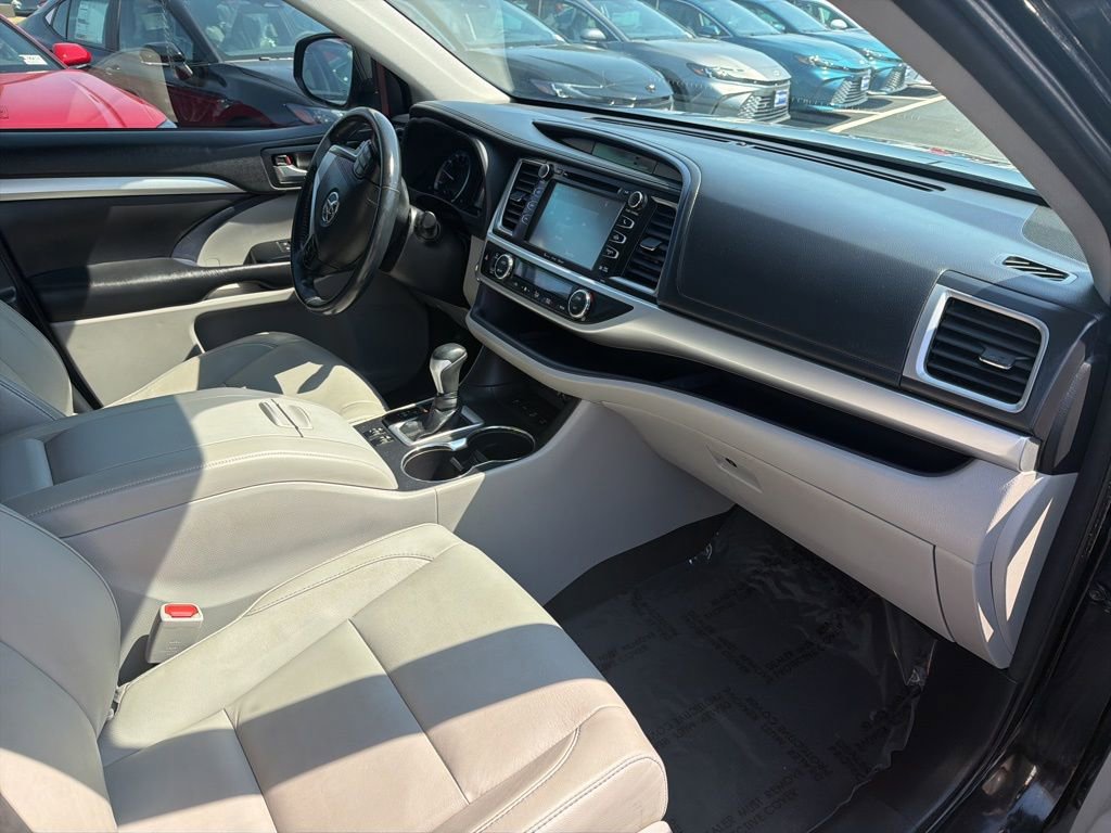 Certified 2018 Toyota Highlander XLE image 9