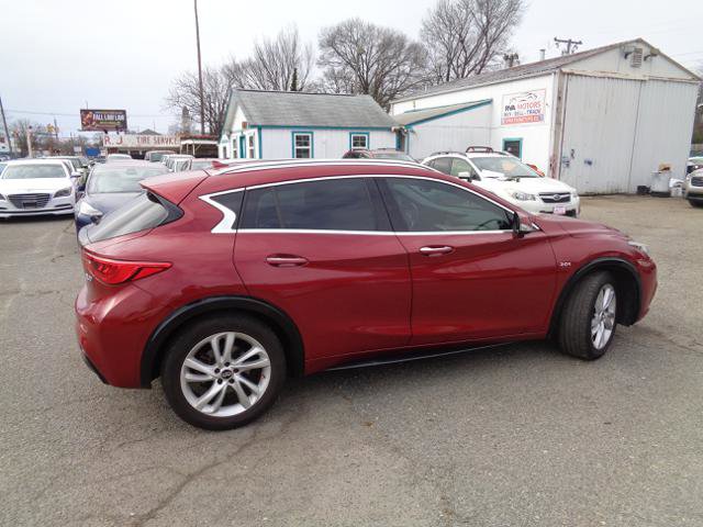 Used 2019 INFINITI QX30 image 8