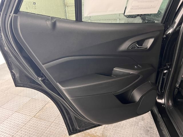 Used 2025 Chevrolet Trax LT w/ LT Convenience Package image 31