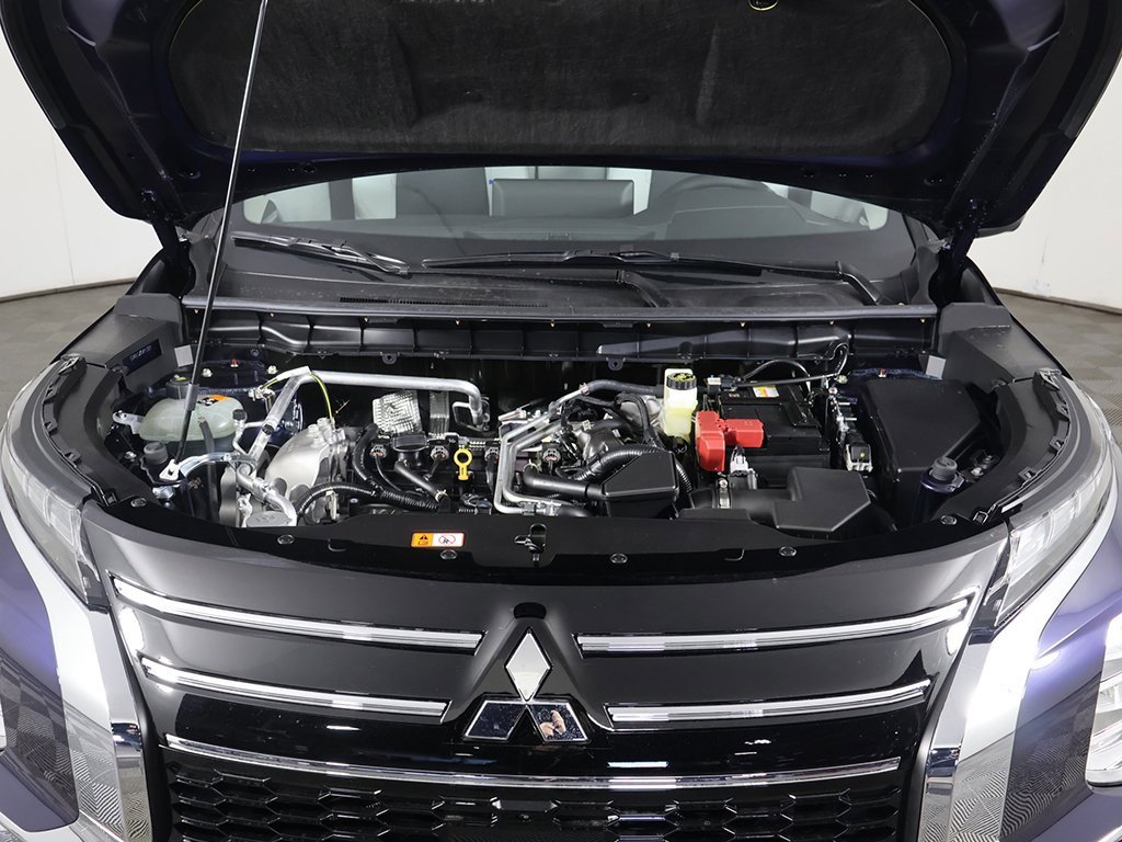 New 2025 Mitsubishi Outlander SE image 23